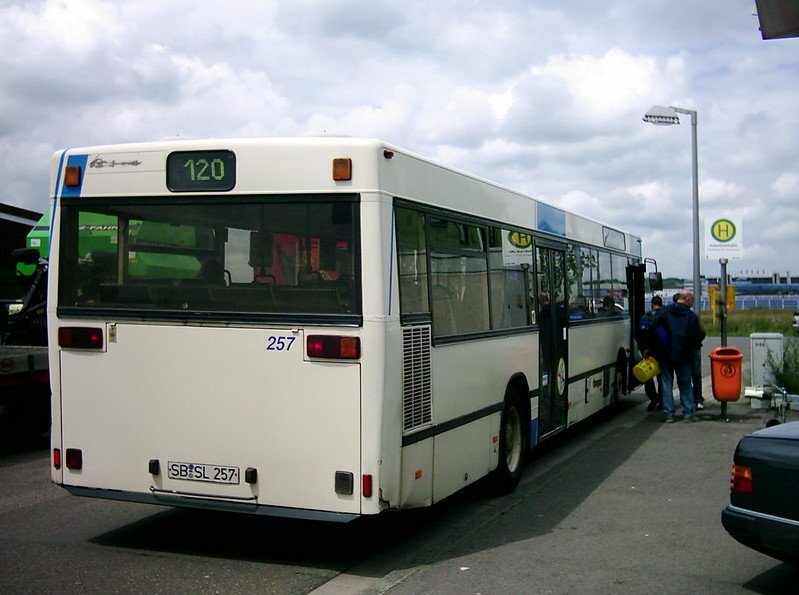 Wagen 257 der Saarbahn AG, wird jetzt von der Firma Saar Bus betrieben. Hier als 120 in Ensheim