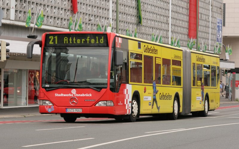Wagen 302 mit der Linie 21 nach Atterfeld mit Werbung fr Gelbe Seiten 
in Osnabrck Stadtmitte.
27.6.2009