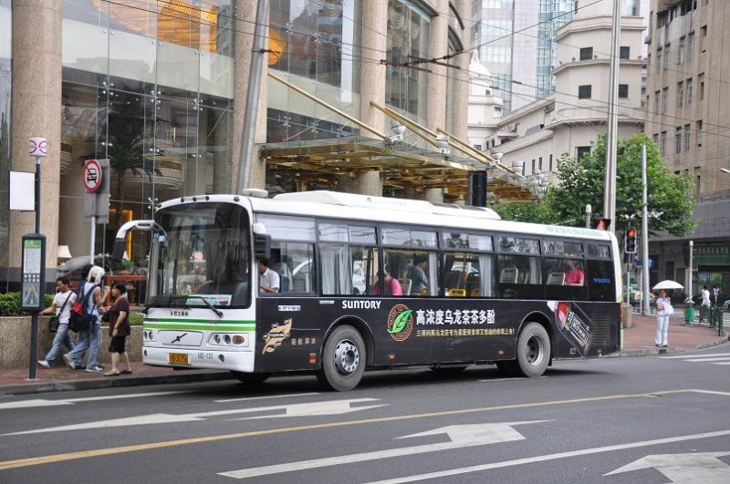Werbebus der Linie 14 am 28. Juli 2009 in Shanghai.