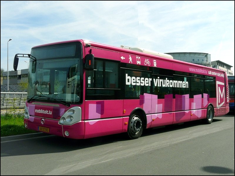 (XX 5793) Irisbus mit der Werbung  mobilitit.lu: besser virukommen  aufgenommen an der Haltestelle Bouillon in Luxemburg-Hollerich am 27.04.08.