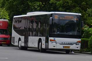 AM 5542, Setra S 415LE, von Autocars Meyers steht abseits auf dem Busbahnhof in Vianden.