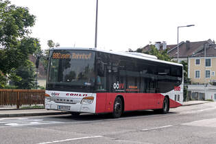 Setra S 415 LE business von Gohla (BR-118ID) als Linie 880 am Busbahnhof Braunau (Kolpingplatz).