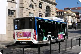 Caetano City Gold CNG MAN (Wg.3352) von  'STCP Porto', ebenda im September 2024.