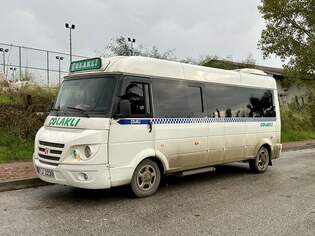 Ein Dolmus Karsan J10 am 27.11.25 in der Stadt Side, Trkei.