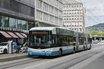 Hess Doppelgelenk Trolleybus 82, auf der Linie 31, bedient am 11.07.2025 die Haltestelle bei der Sihlpost in Zrich.