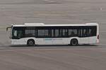 Mercedes Benz Citaro, Vorfeld Bus auf dem Flughafen Findel von Luxemburg. 06.2025