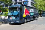 MAN Lions Coach am 01.05.26 beim Radrennen in Frankfurt am Main