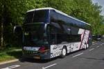 EW 1186, Setra S 531 DT, von Emile Weber, gesehen nahe einer Schule in der Stadt Luxemburg am Straenrand.