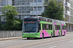 Hess Doppelgelenk Elektrobus 9103 mit der Werbung fr den ESC in Basel, auf der Linie 50, fhrt am 03.05.2025 zur Haltestelle Brausebad.