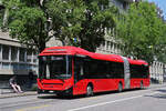 Volvo Hybridbus 232, auf der Linie 19, fährt am 11.06.2025 durch die Bundesgasse. Aufnahme Bern.