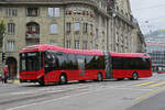 Volvo Hybridbus 221, auf der Linie 19, f�hrt am 16.10.2025 in die Monbijoustrasse ein. Aufnahme Bern.