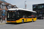 Mercedes eCitaro der Post, auf der Linie 102, wartet am 27.06.2025 an der Haltestelle beim Bahnhof Interlaken Ost.