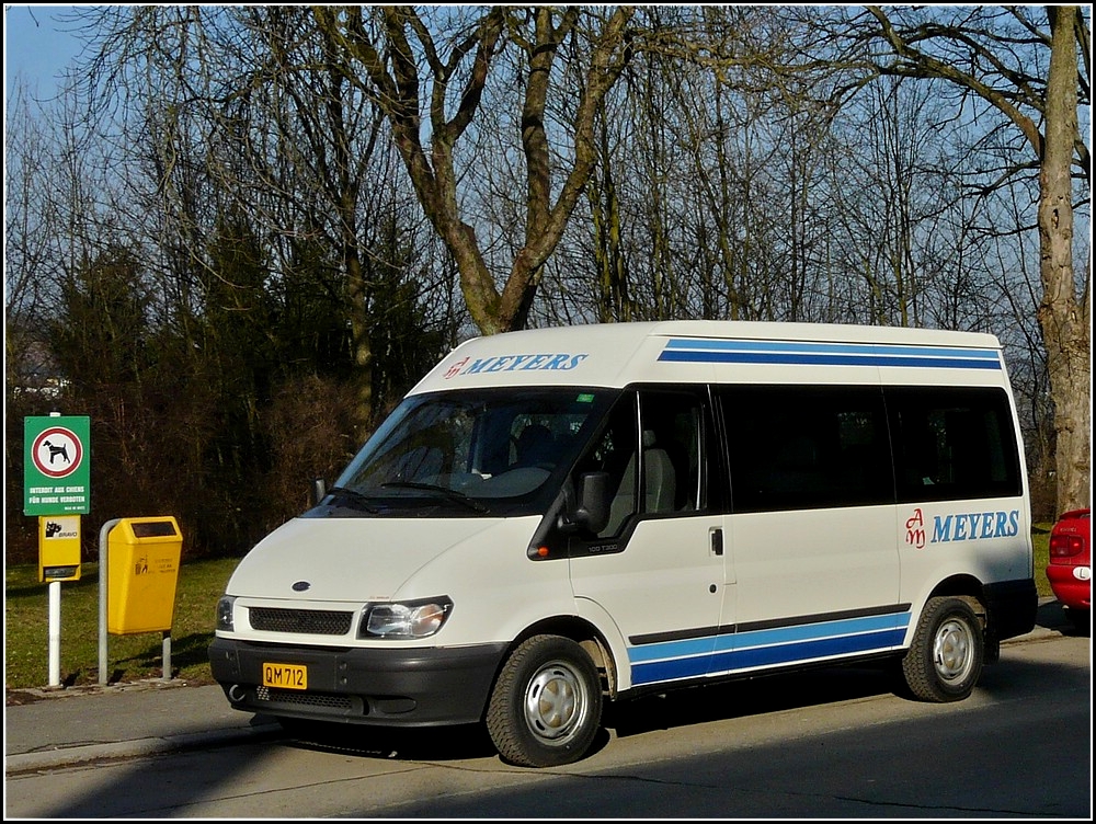 . QM 712, dieser Ford Transit Kleinbus der Firma Autocars Meyers wurde am 22.02.2011 fotografiert.