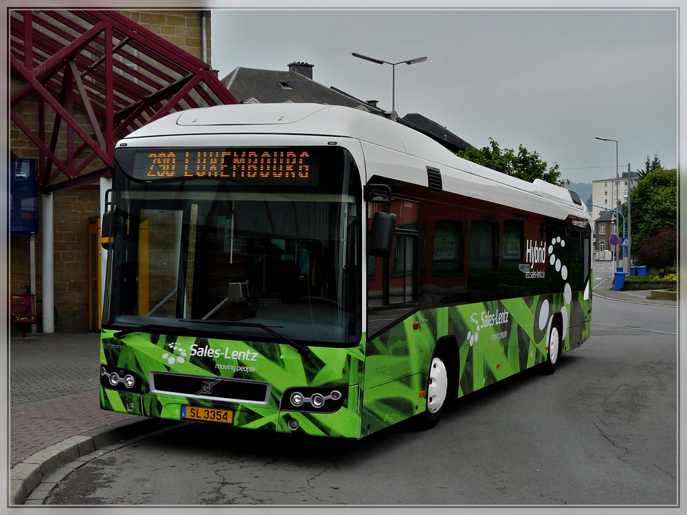 . SL 3354  Volvo 7700 Hybridbus aufgenommen am Bahnhof in Mersch am 05.06.2011.