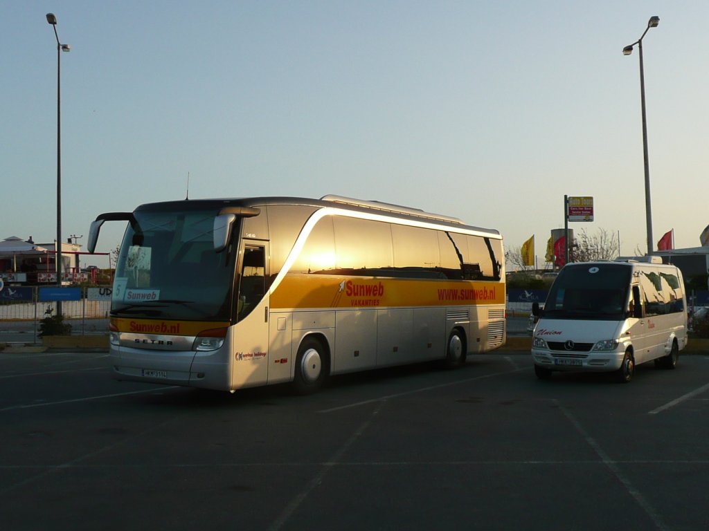 04.05.11,Setra von Sunweb vor dem International Airport Nikos Kazantzakis in Heraklion auf Crete/Greece.