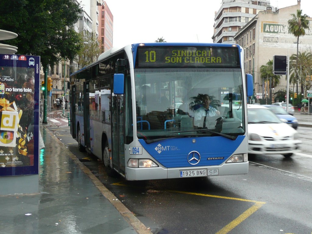 07.01.10,MB-Citaro der EMT Nr.094 als Linie 10 auf der Av. Alexandre Rossello in Palma de Mallorca.