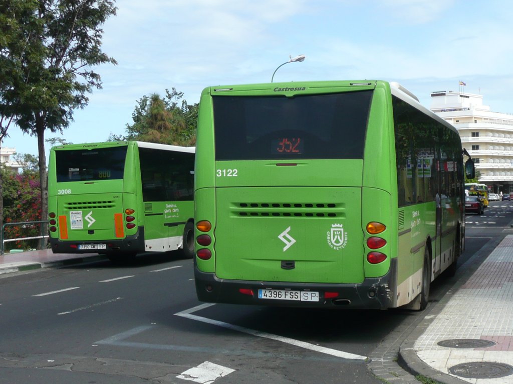 09.10.10,zwei IVECO-Irisbus EuroRider Castrosua als TITSA 3008 und 3122 in Puerto de la Cruz/Teneriffa.