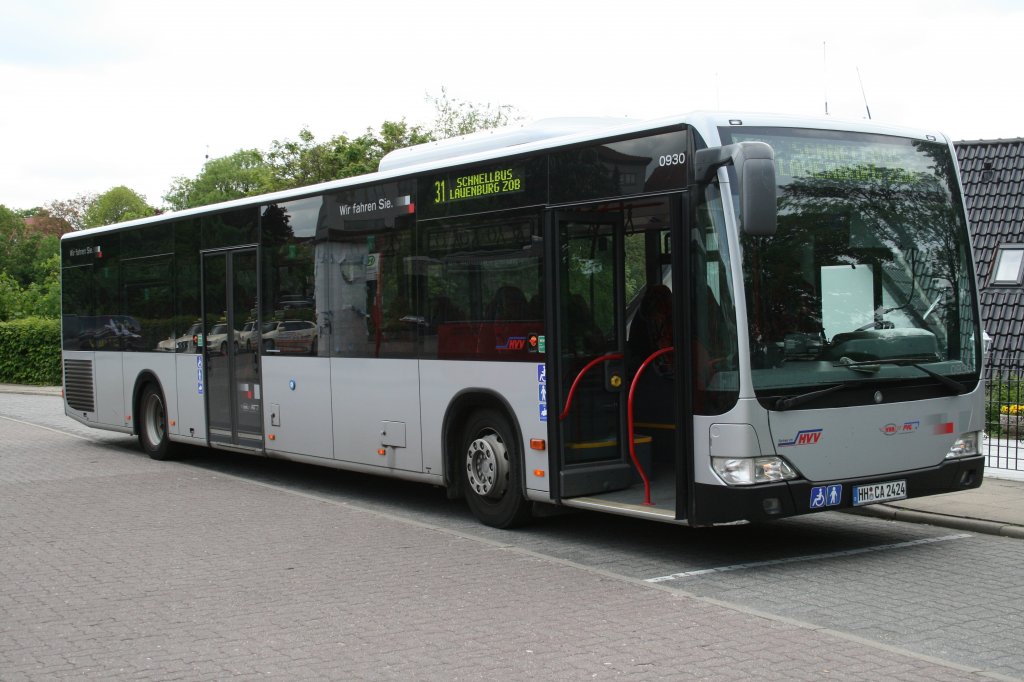 0930 ist ein Citaro M (Facelift) mit Bj.2009 am 26.Mai 2010 steht er in Lauenburg am ZOB und wartet auf seine Fahrt auf der 31 zum Rdingsmarkt