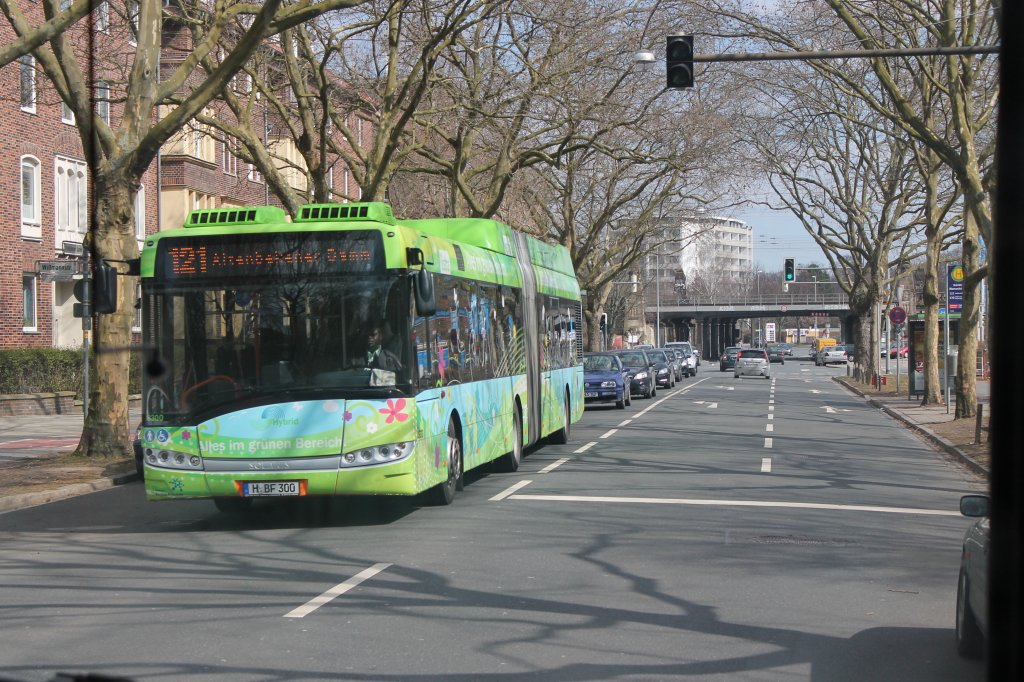 1. April 2013 um 12:36
Wagen: 8300 - Kennzeichen: H-BF 300 
Hst: Bahnhof Bismarckstrae - Li: 121 (Hybridlinie) - Ri: Altenbekener Damm