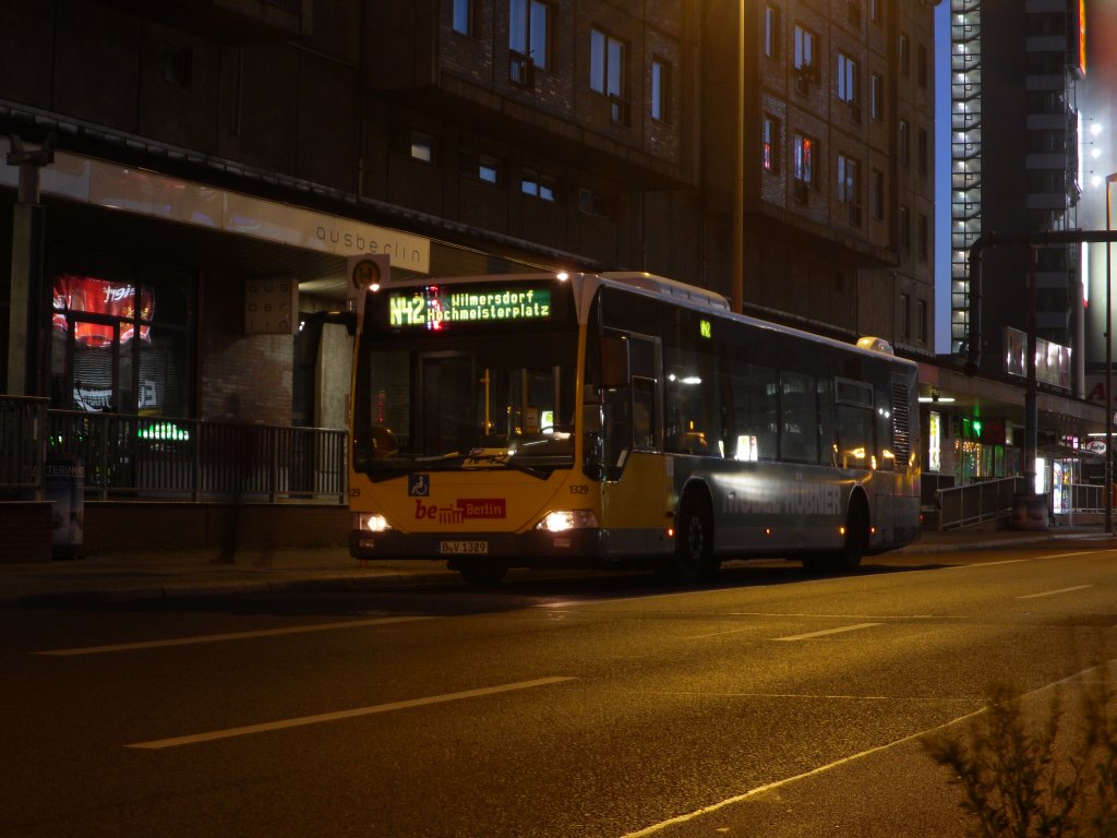 1329 als N42 in der Nacht zum 12.09.2010 am S+U Alexanderplatz