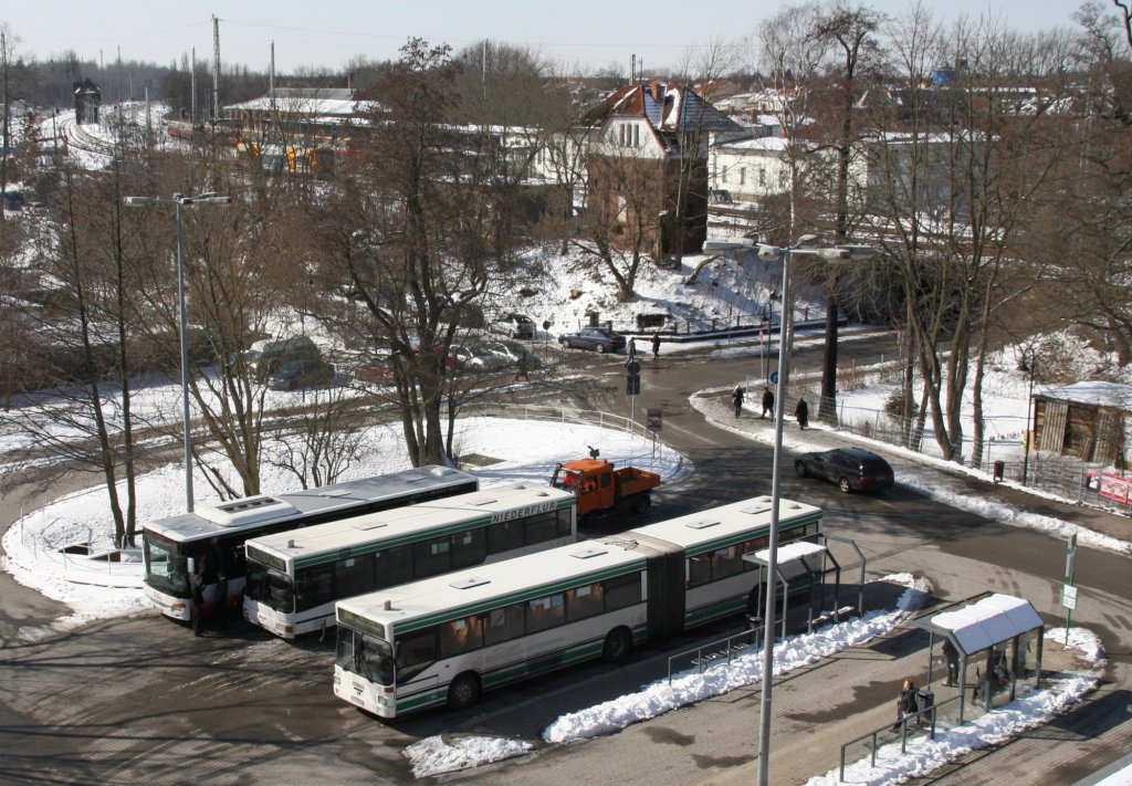 13.3.2013 Bernau bei Berlin, Busbahnhof vor der Bahnhofspassage.