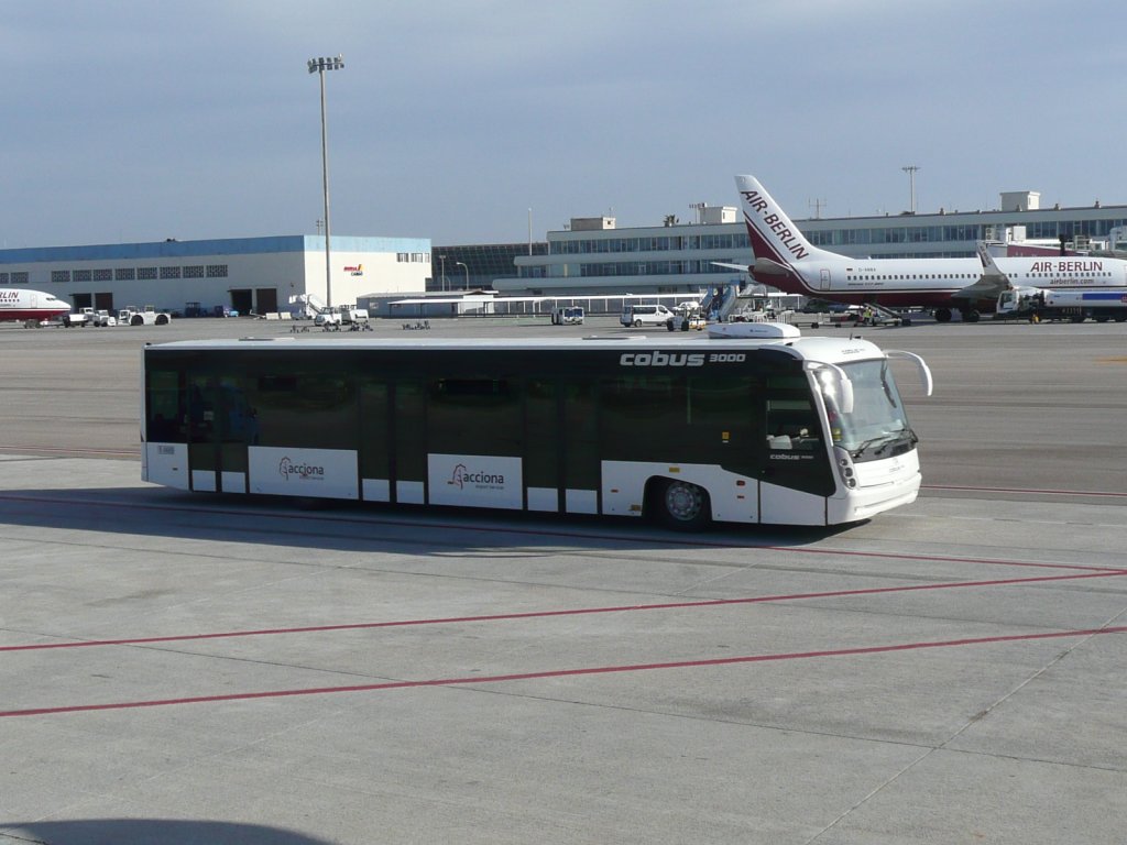 14.01.10,cobus 3000 auf dem Aeroport de Son Sant Joan auf Mallorca.