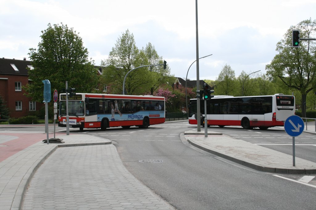 1715 und 2821 am 4.Mai 2010 beim wenden in Poppenbttel da die Einfahrt zum Busbahnhof durch einen Feuerwehreinsatz blockiert war.