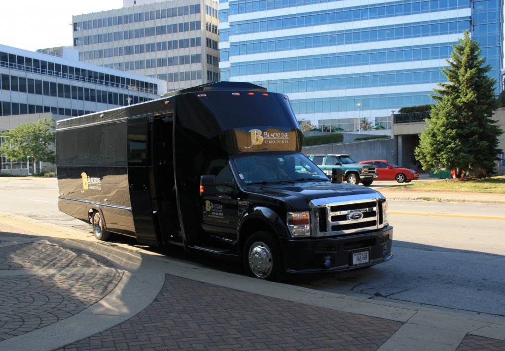 20.7.2012 Milwaukee, WI. gestrechter Ford von Blackline Limousines