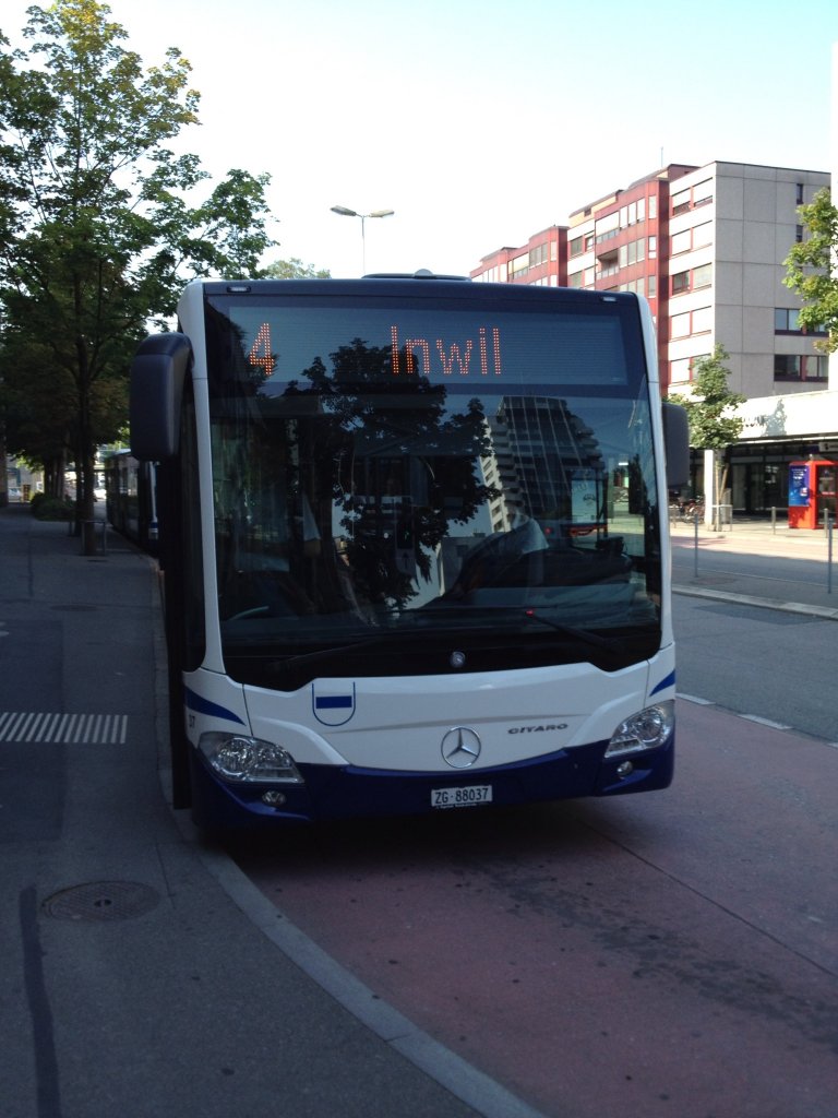 24.07.12 Zug, Metalli. Der Wg. 37 ist der wohl erste Citaro 2 Gelenkbus in der Schweiz.