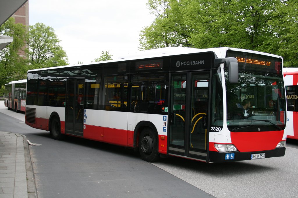 2828 der Hochbahn ein Citaro(Facelift) mit Bj. 2008 am 14.Mai 2010 in Wandsbek Markt