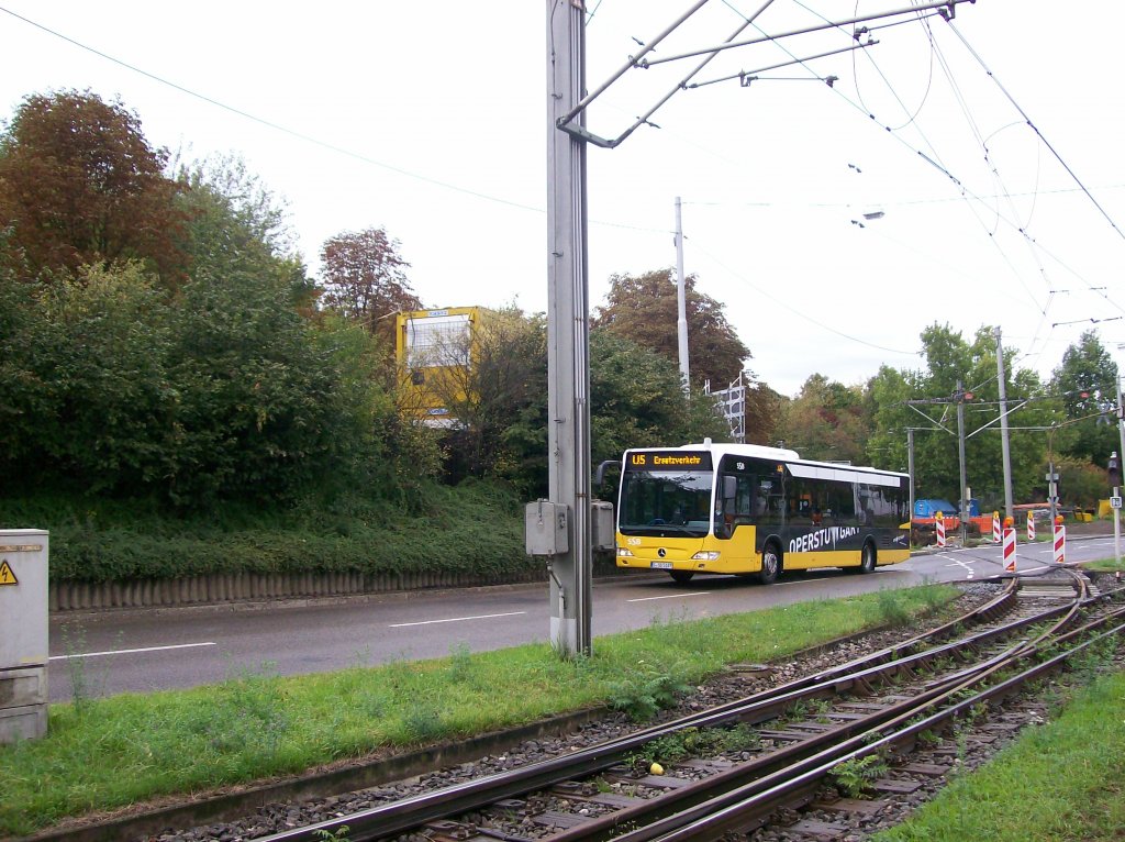 5187 der SSB-AG als U5 Erstazverkehr am 18.09.2011 am Eckhardshaldenweg (Pragfriedhof)wegen der Streckensperrung zum Killesberg (Weienhofsiedlung.) (OPER-STUTTGART/PER-STUTTGART - Werbung.)