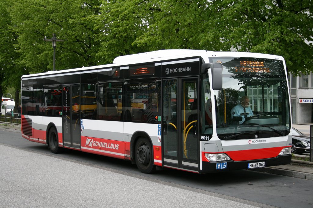 6011 ein schnellbus der Hochbahn vom Typ Citaro(Facelift) mit Bj.2010 am 14.Mai 2010 auf der Linie 8 in Wandsbek Markt