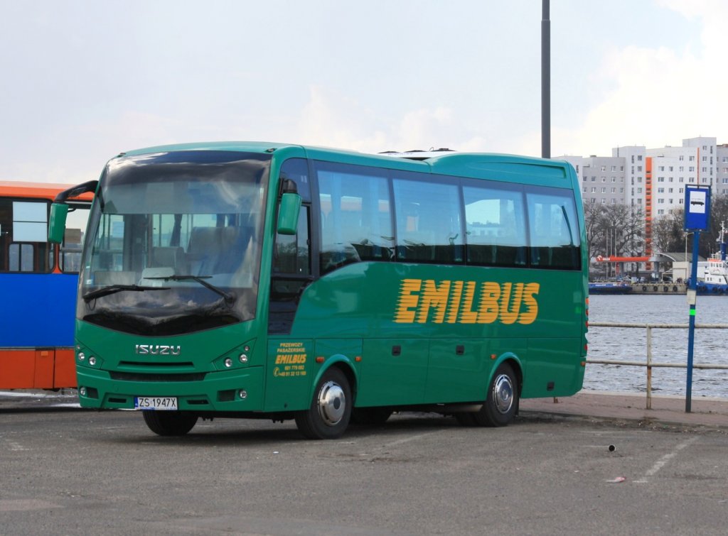 7.4.2013 Swinemünde Swinoujscie / Warzow. ISUZU Kleinbus