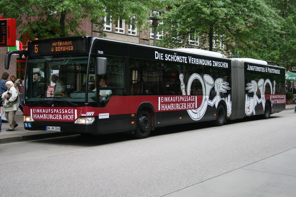 7830 mit seiner neuen Werbung am 14.Juni 2010 an der Haltestelle HBF/Mnkebergstr.