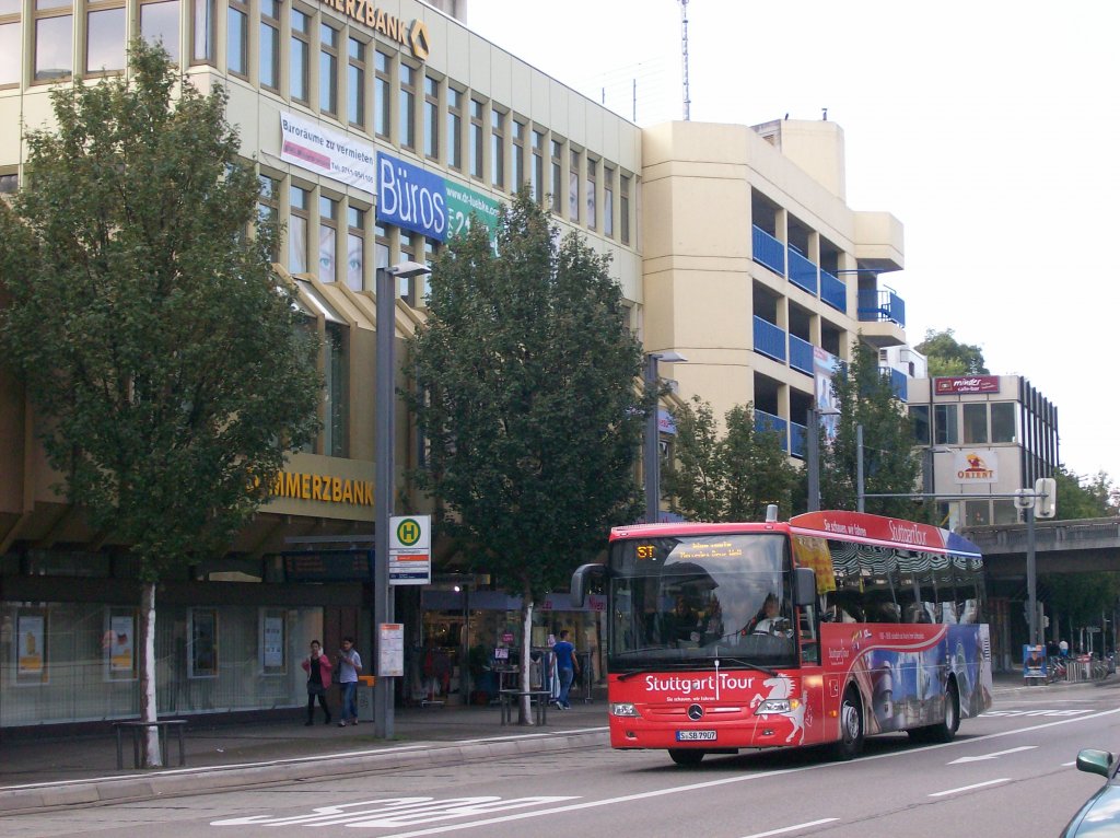 7907 der SSB als Stuttgart-Tour am 17.09.2011 in Stuttgart - Bad Cannstatt am Wilhelmsplatz. (Stuttgart-Tour - Werbung.)