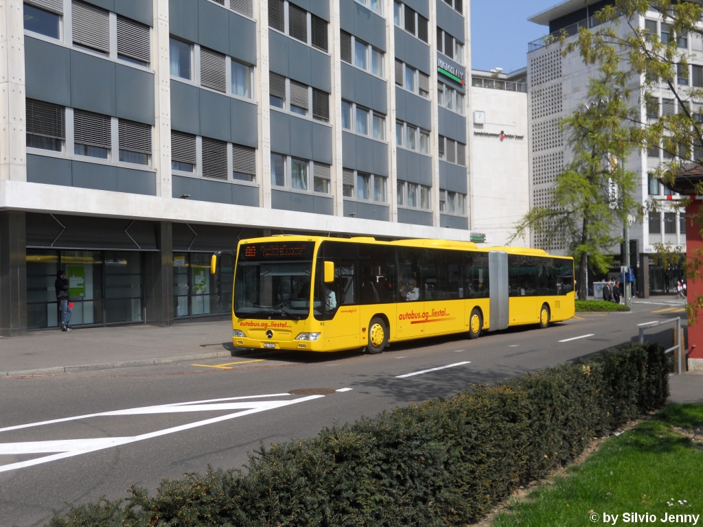 AAGL Nr. 90 (Mercedes CitaroII O530G) am 20.4.2010 in Basel, Aeschenplatz. Mit der Linie 80 werden mit Liestal und Basel die Kantonshauptorte beider Basel verbunden.