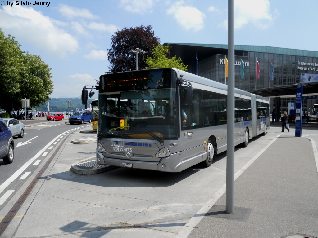 AAGR Nr. 39 (Heuliez GX 427) am 22.5.2010 beim Bhf. Luzern. Da die AAGR Generalimporteur von Irisbus Schweiz ist, kommen bei dieser nur noch Irisbusse zum Einsatz. Im Jahre 2010 kam aber statt den IVECO Citelis 18 ein Heuliez GX 427.