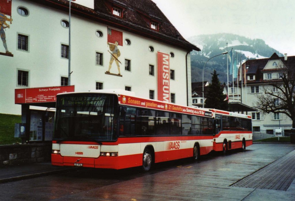 AAGS Schwyz Nr. 14/SZ 9714 Volvo/Hess am 10. Dezember 2009 Schwyz, Postplatz