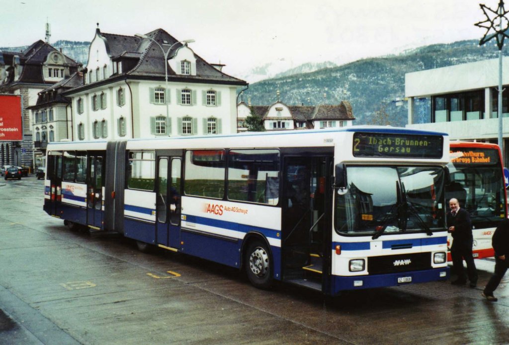 AAGS Schwyz Nr. 8/ZG 13'808 NAW/Hess (ex ZVB Zug Nr. 78) am 10. Dezember 2009 Schwyz, Postplatz