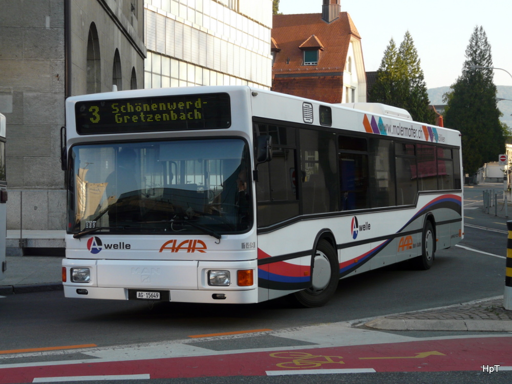 AAR - MAN  Nr.149  AG 15649 unterwegs auf der Linie 3 bei der zufahrt zu den Bushaltestellen vor dem Bahnhof in Aarau am 17.04.2011