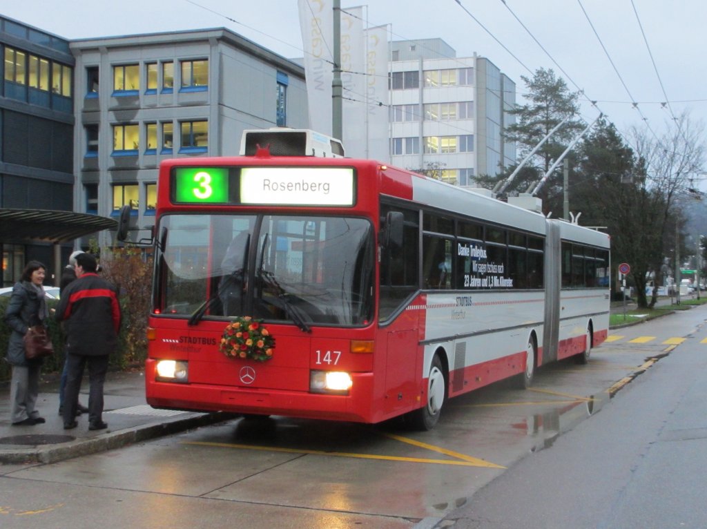 Abschiedsfahrt in Winterthur vom 5.12.2012. Stadtbus Nr. 147, MB O405 GTZ, bei der Haltestelle Strahlegg, vor der Einfahrt in's Depot Grzefeld.