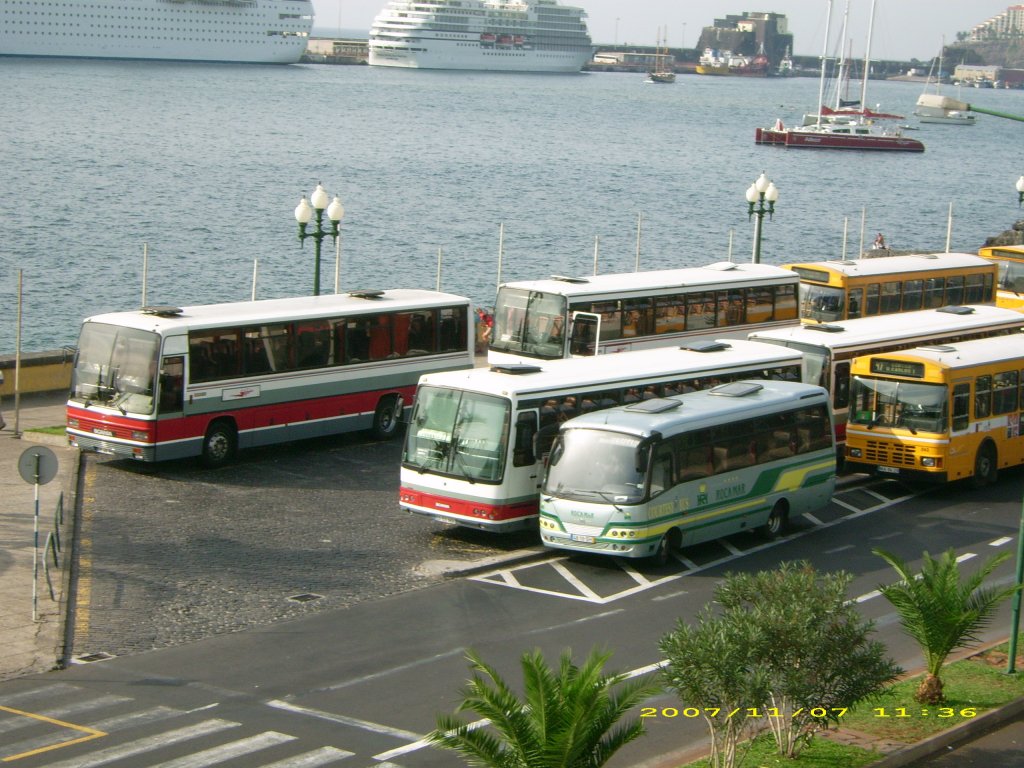 Abstellflche verschiedener Busgesellschaften am Hafen in Funchal Madeira 11/2007