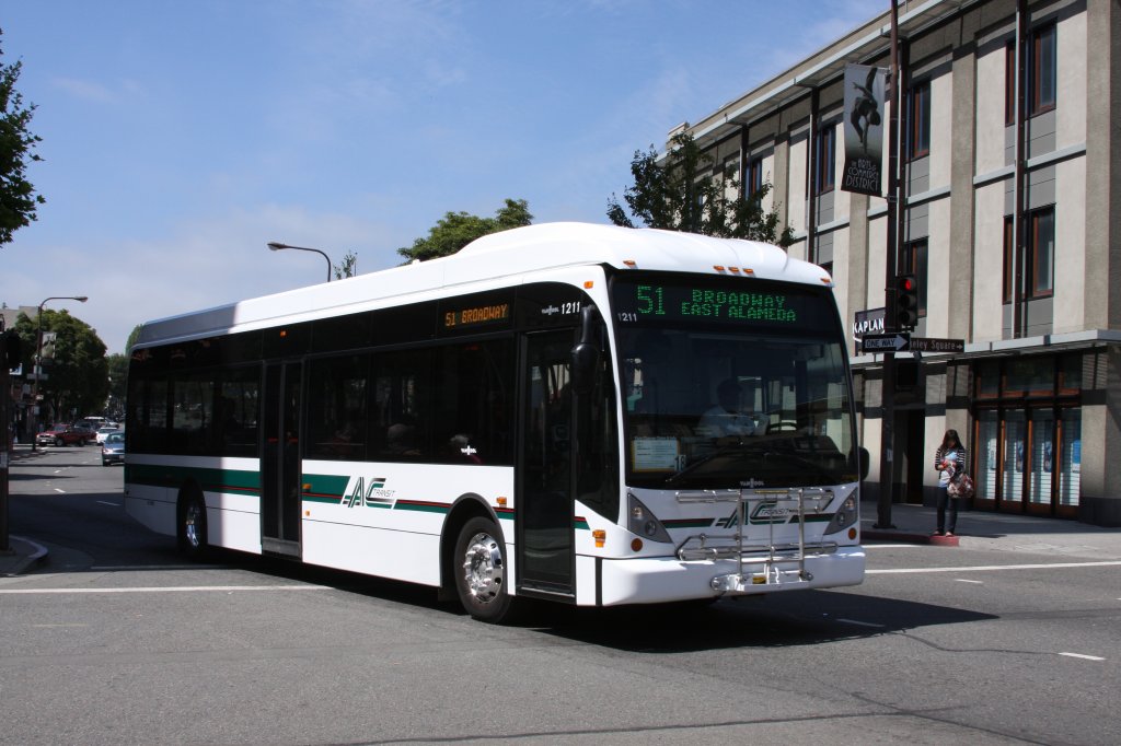 AC Transit, Oakland. Van Hool A300L (Nr.1211) in Berkeley, Downtown Berkeley BART.