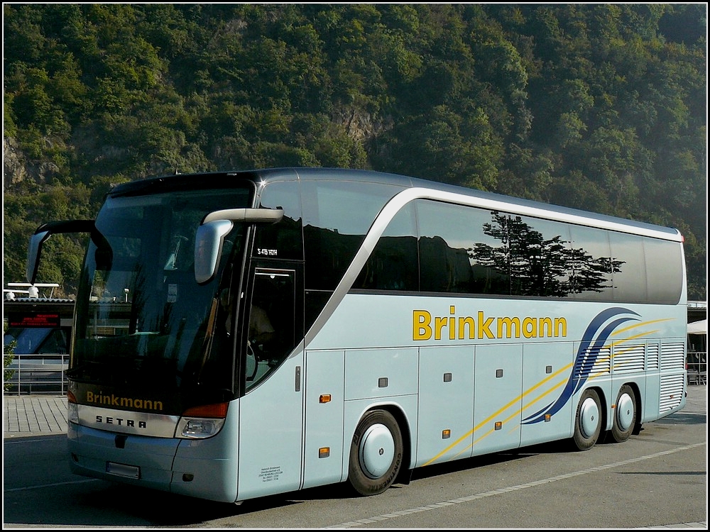 Am 12.09.2010 stand dieser Setra  S 415 HDH Bus bei den Schiffsanlegestellen in Passau abgestellt.