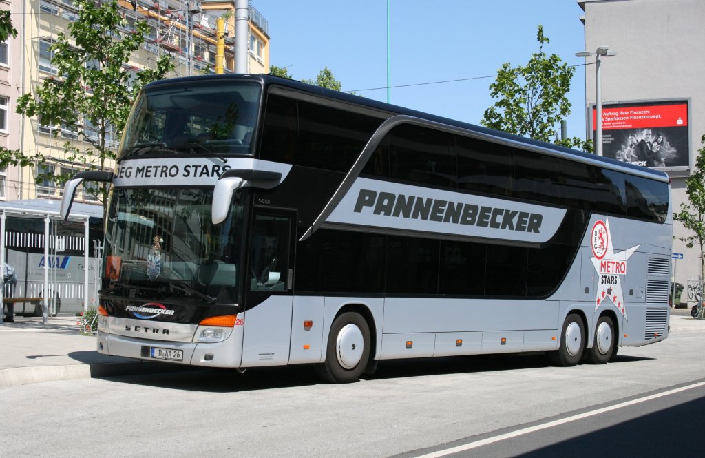 Am 2.6.2010 habe ich am HBF Dsseldorf den Mannschaftsbus der DEG Metro Stars aufgenommen.
