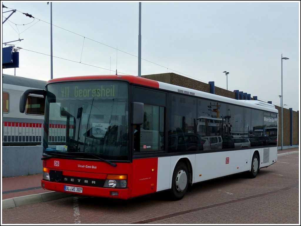 Am Bohnhof von Norddeich-Mole stand dieser Setra am 08.05.2012.