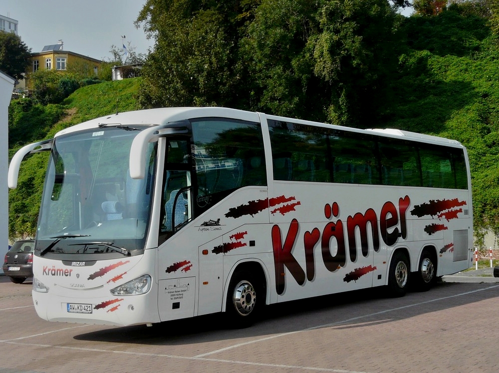 Am Hafen von Sassnitz war am 26.09.2011 dieser schne Bus der Firma Krmer abgestellt.