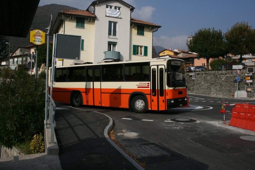 AMSA, Chiasso, Nr. 30 (TI 216'230, NAW/Lauber BH4-23) am 30.10.2009 als Schlerkurs in Morbio Superiore.