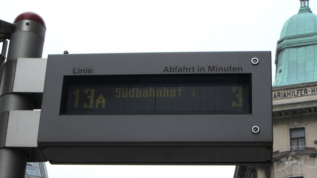 Anzeiger der Wiener Linien fr die Linie 13A nach Sdbahnhof und Skodagasse.(6.4.2012)