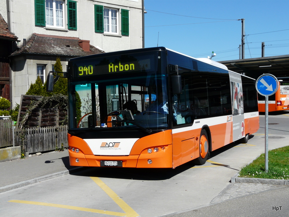 AOT - Neoplan  Nr.13  TG 111773 bei der Haltestelle  vor dem bahnhof in Romanshorn am 02.04.2011